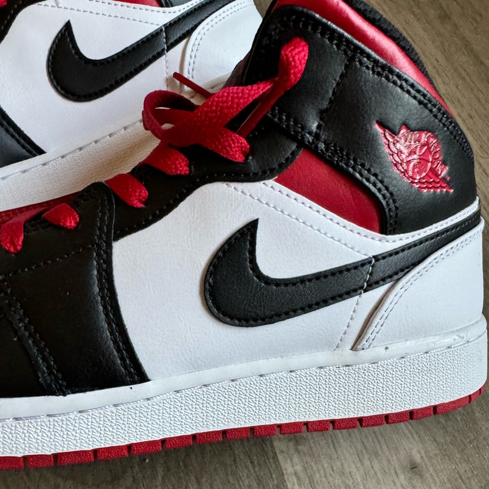 Air Jordan Mid 1 - Picture 15 of 16